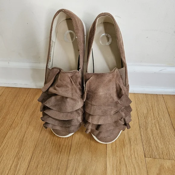 Suede Ruffle Sneakers Tan/Brown Size 9 - Picture 2 of 5